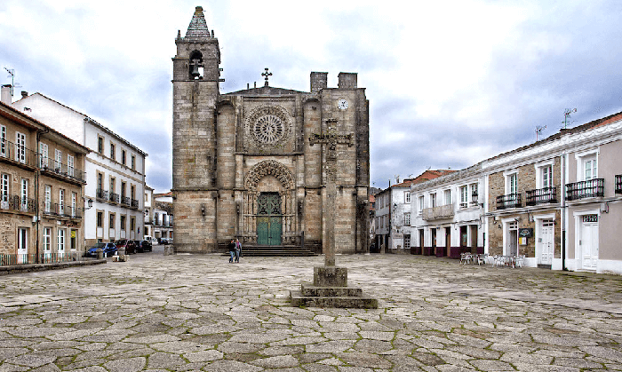 Conheça a encantadora vila de Noia