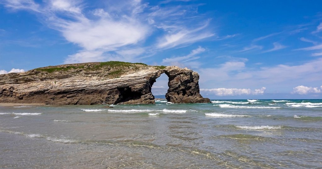 Excursión privada a Lugo, Ribadeo y Playa de las Catedrales desde Santiago