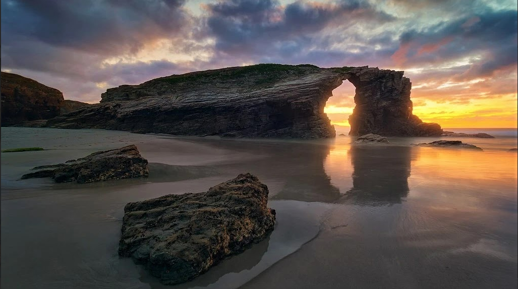 Excursión privada a Lugo, Ribadeo y Playa de las Catedrales desde Santiago