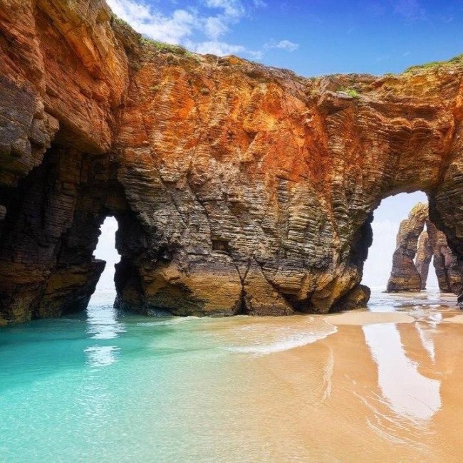 Excursión privada a Lugo, Ribadeo y Playa de las Catedrales desde Santiago
