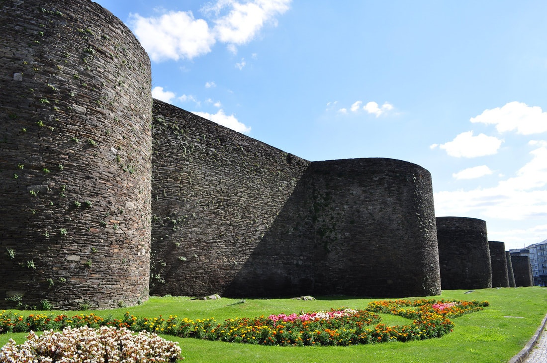 Excursión privada a Lugo, Ribadeo y Playa de las Catedrales desde Santiago