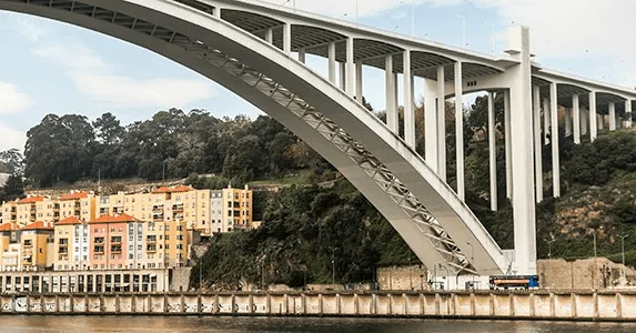 ir al Puente de Arrábida