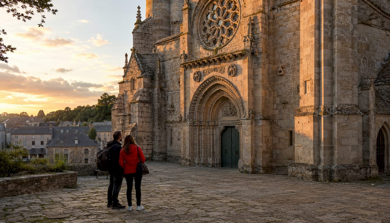 Vista de la fachada de la iglesia de Santa María do Azogue, en Betanzos