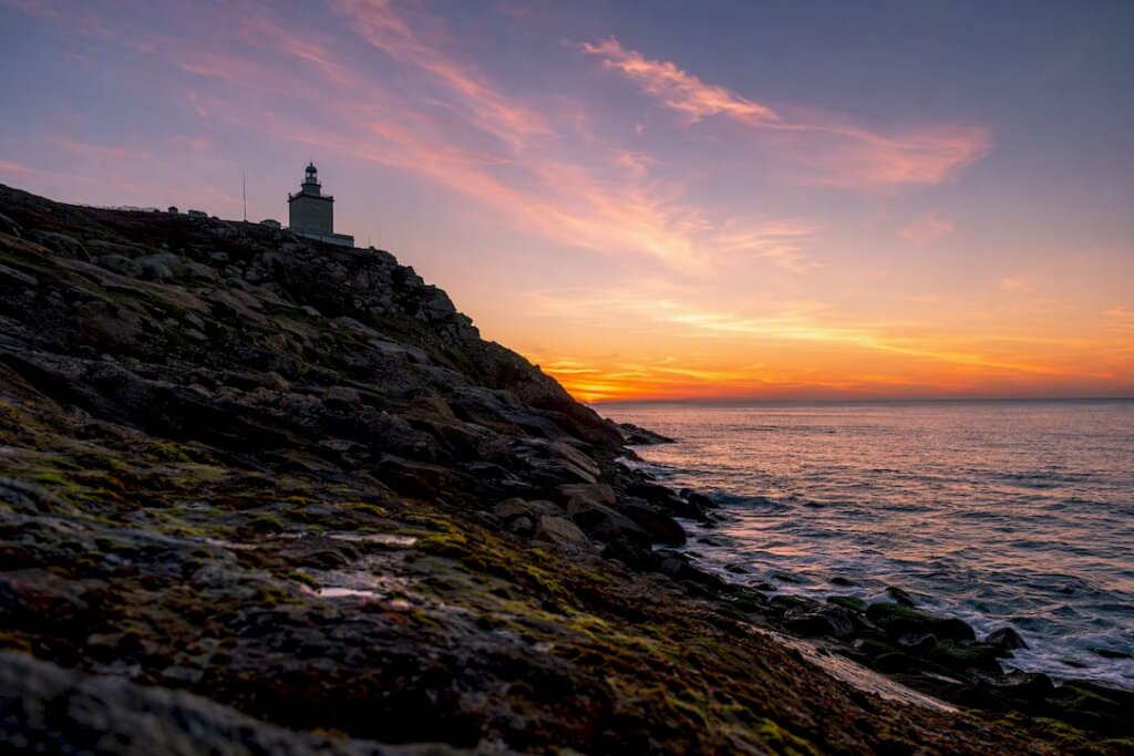 Atardecer en Finisterre: guía práctica para el fin del mundo