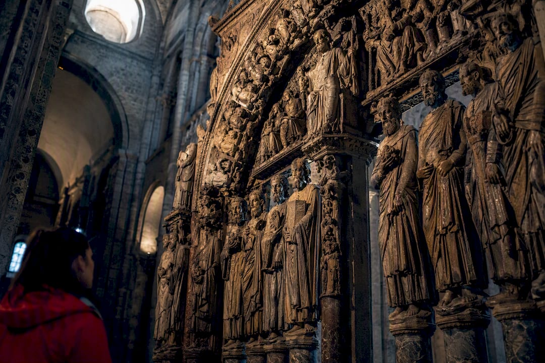Interior de la catedral con el Pórtico de la Gloria