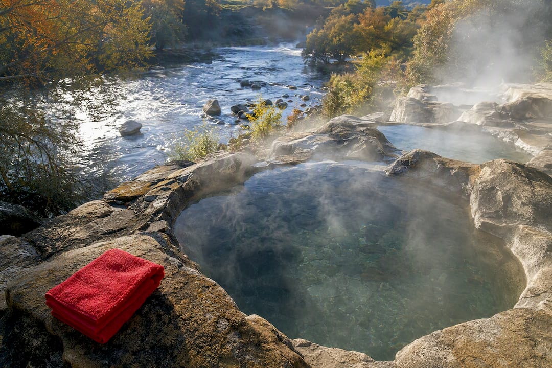 Pozas termales naturales a orillas del río Miño