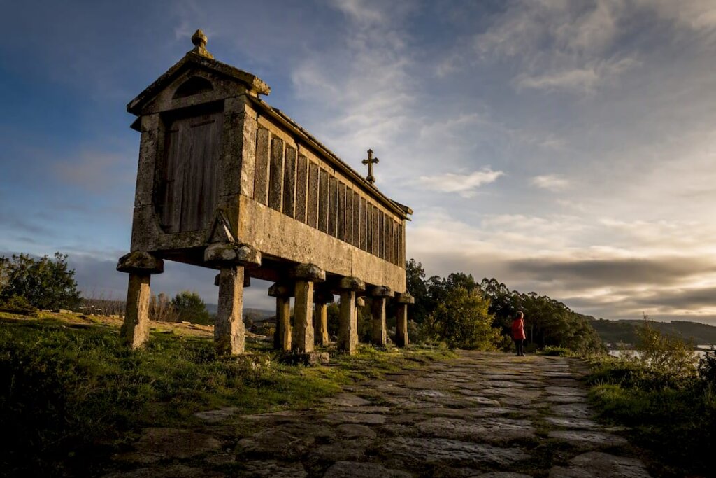 Los hórreos en Galicia: guía completa de historia, tipos y lugares para verlos