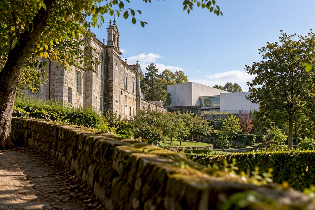 Convento de Bonaval junto al parque