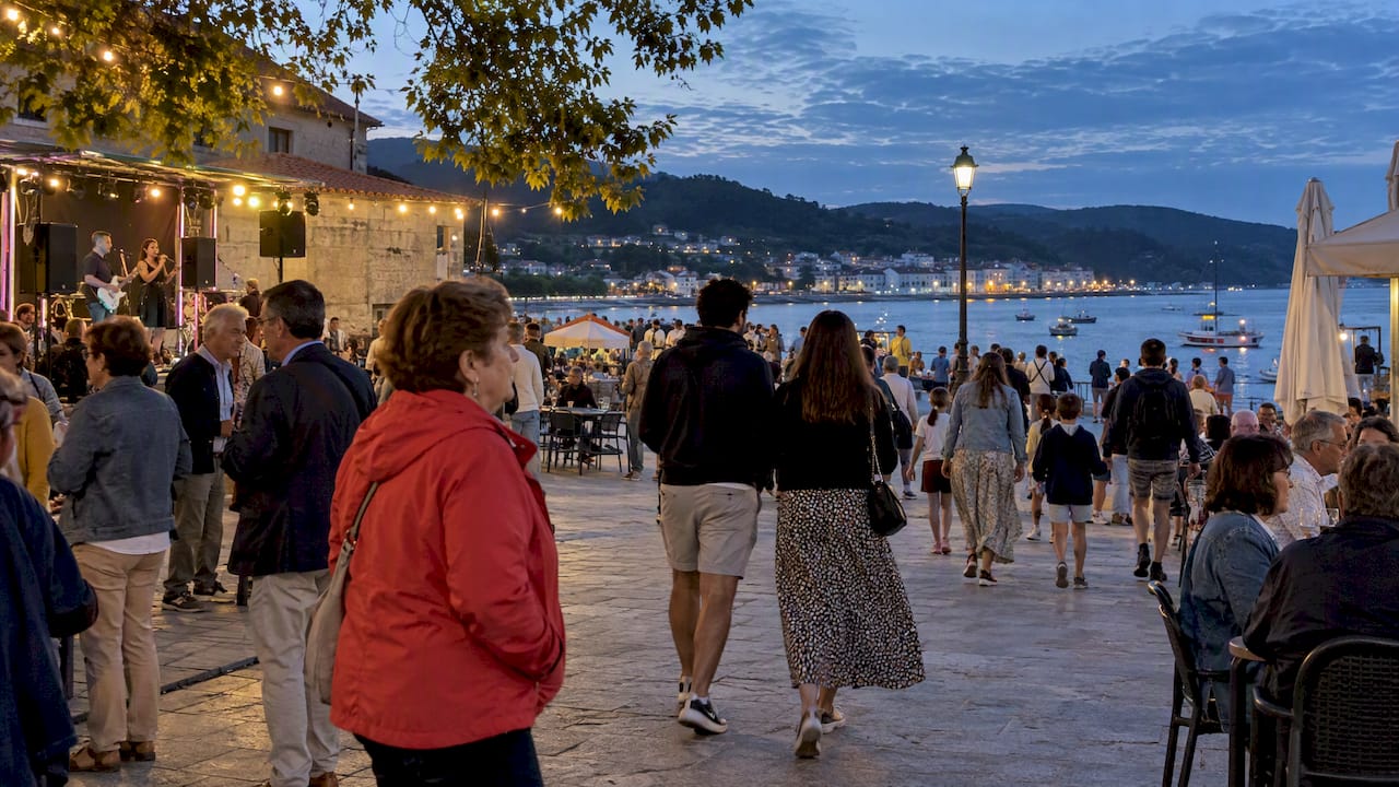 Fiesta de verano junto a una ría gallega