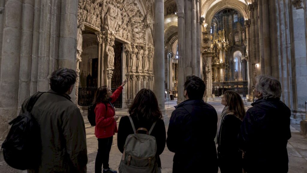 Ruta nocturna Santiago: las tres mejores opciones para explorar la ciudad de noche
